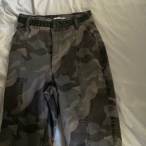 hollister high rise camo jogger